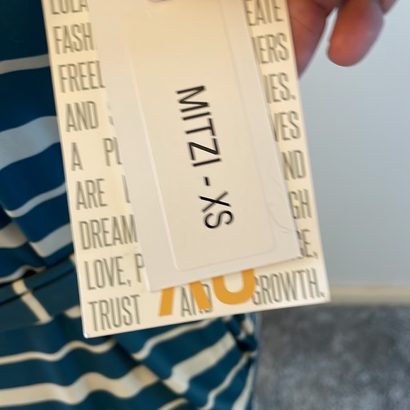 Lularoe Mitzi Tunic with sash - Picture 2 of 3